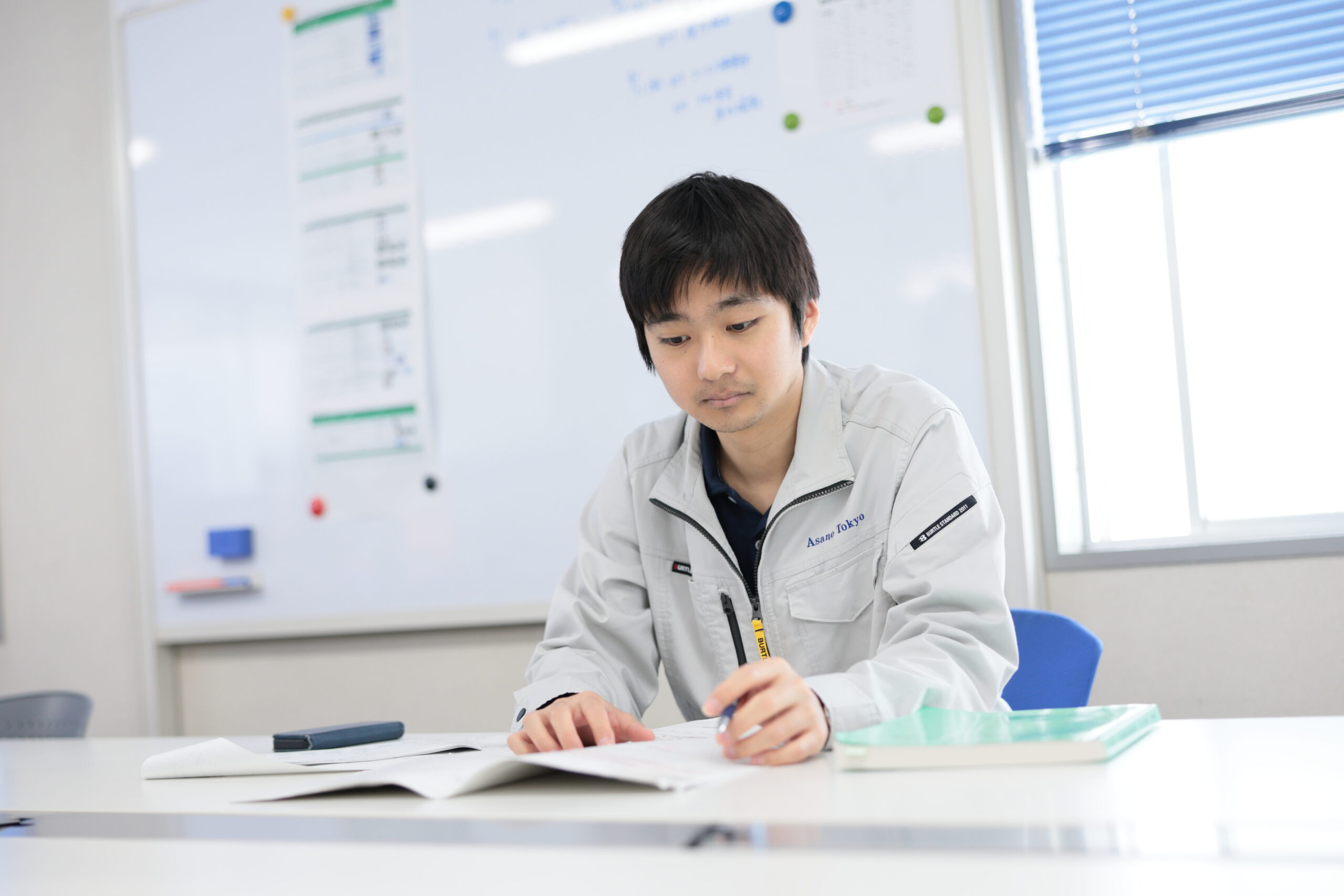 工程管理をする相澤さん